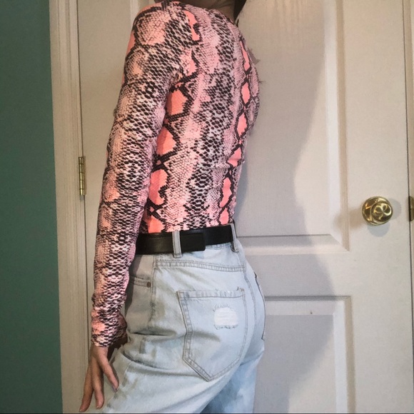 Snake print long sleeve crop top - Picture 2 of 3